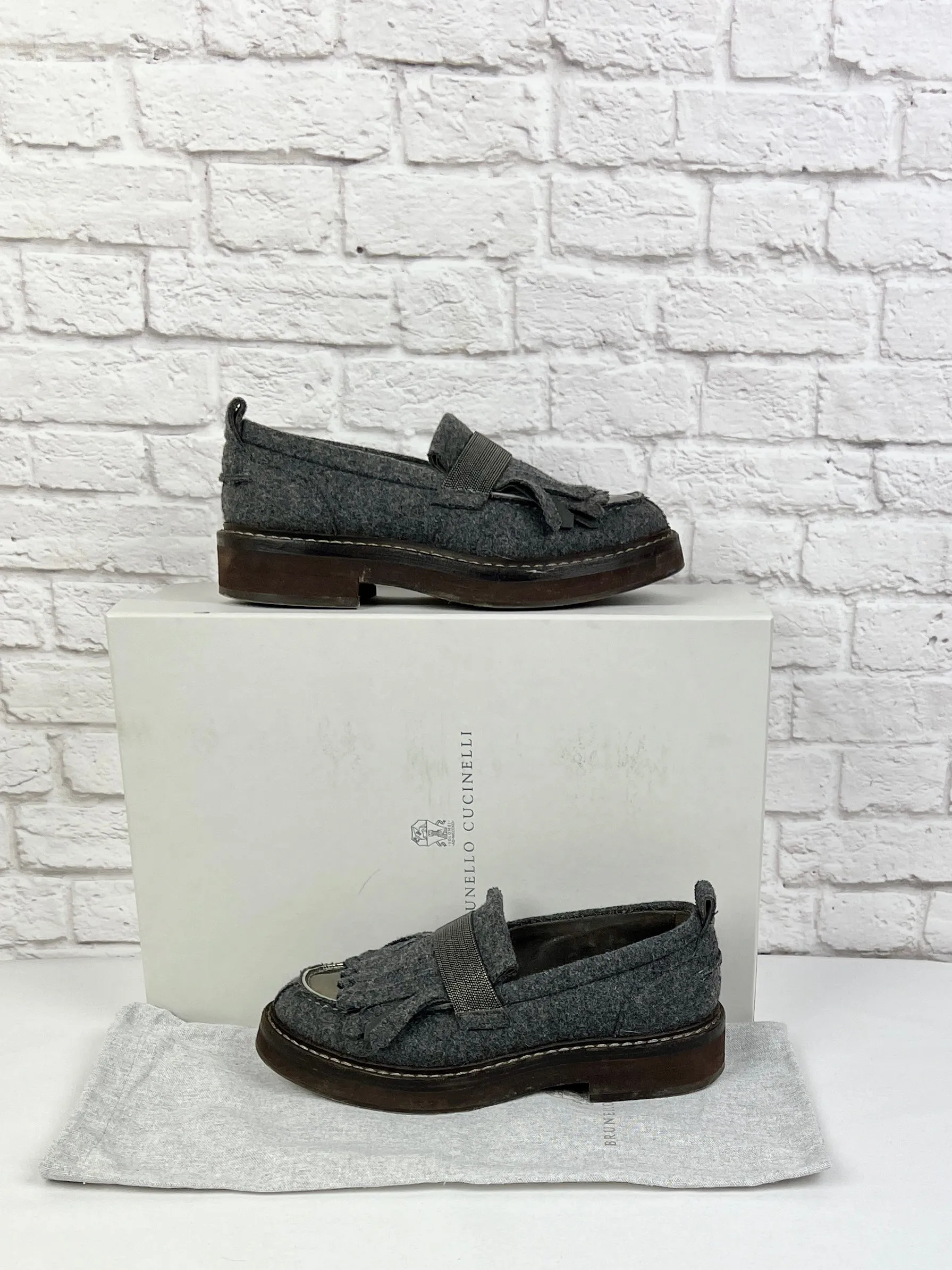 BRUNELLO CUCINELLI Beaded Strap Textured Loafers In Grey