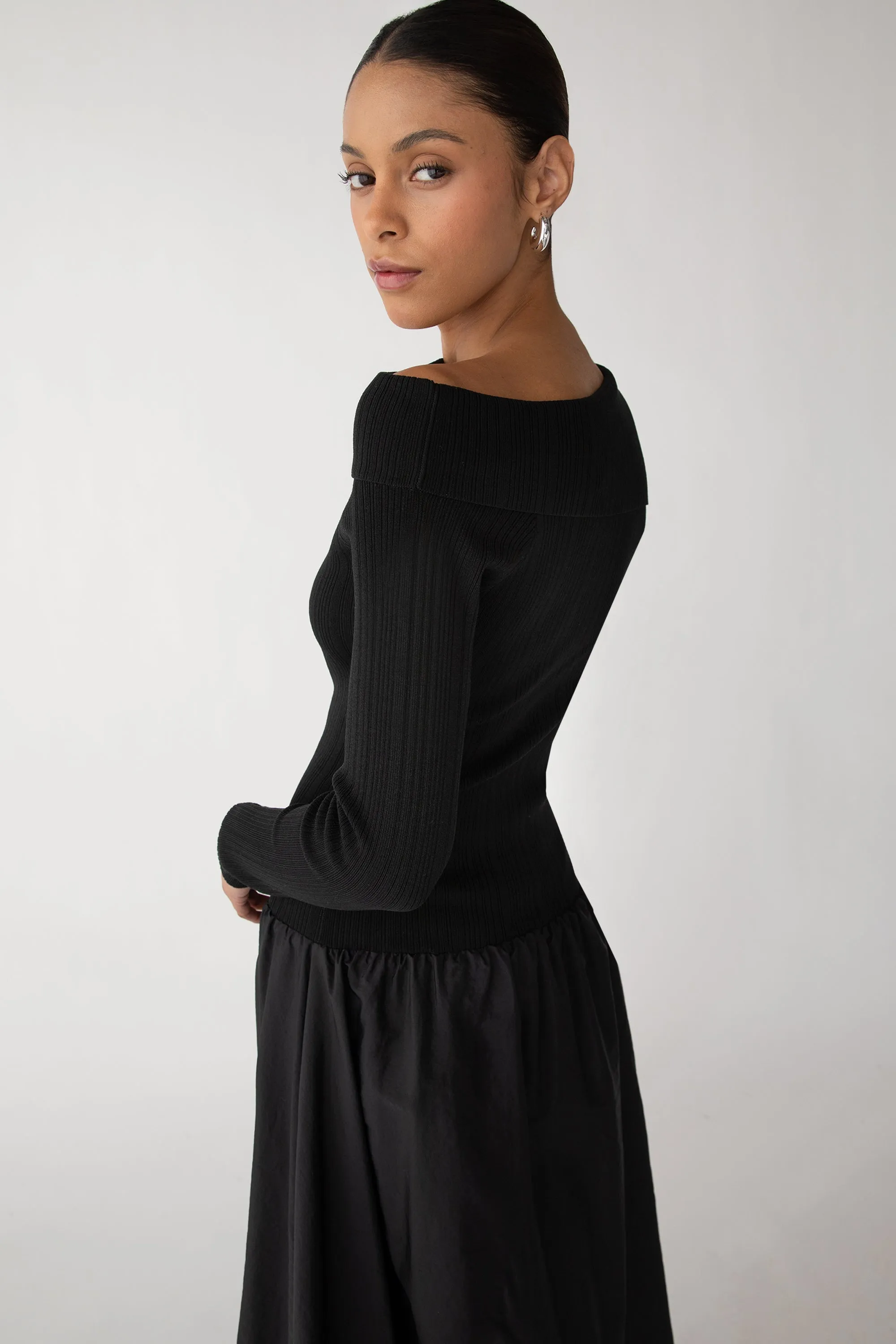 LONG SLEEVE OFF THE SHOULDER BUBBLE HEM MIDI DRESS
