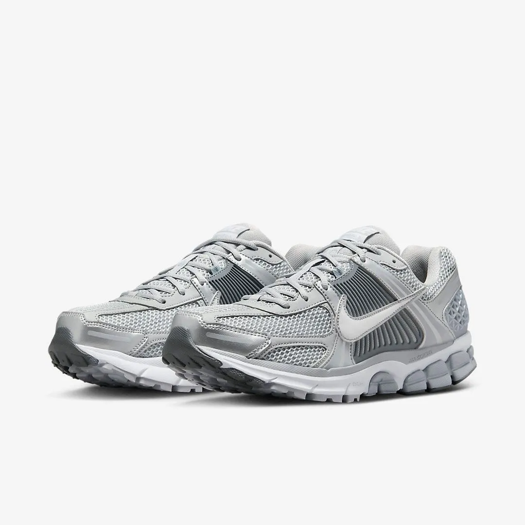 Nike Men's Nike Zoom Vomero 5 Shoes - Wolf Grey / Metallic Silver / Cool Grey / White